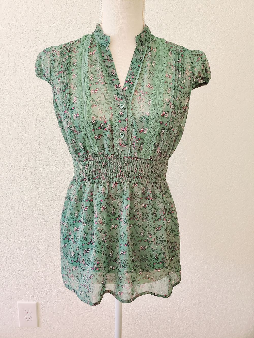 Candie's Mint Green Floral Lace-Trim Smocked Tunic
